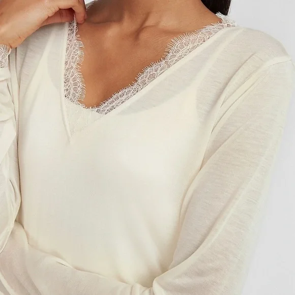 Express Relaxed Lace Pieced V-Neck Tee NWT S - Picture 2 of 11